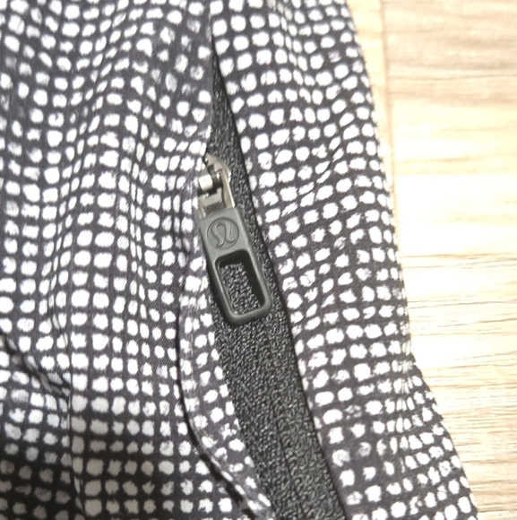 Lululemon Pace Breaker 9" Black White Shorts Size L - Picture 5 of 13